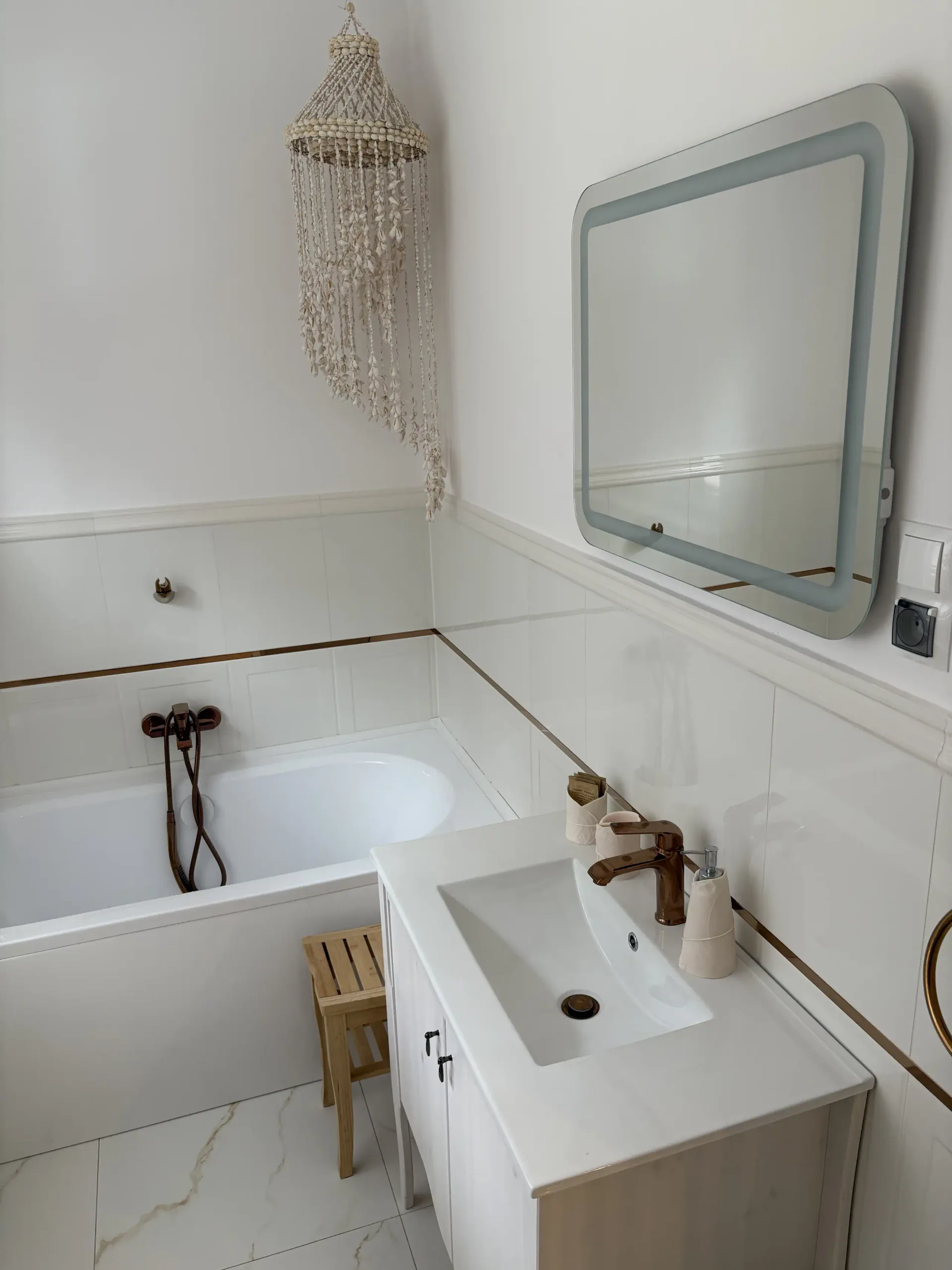 Bathroom bathtub